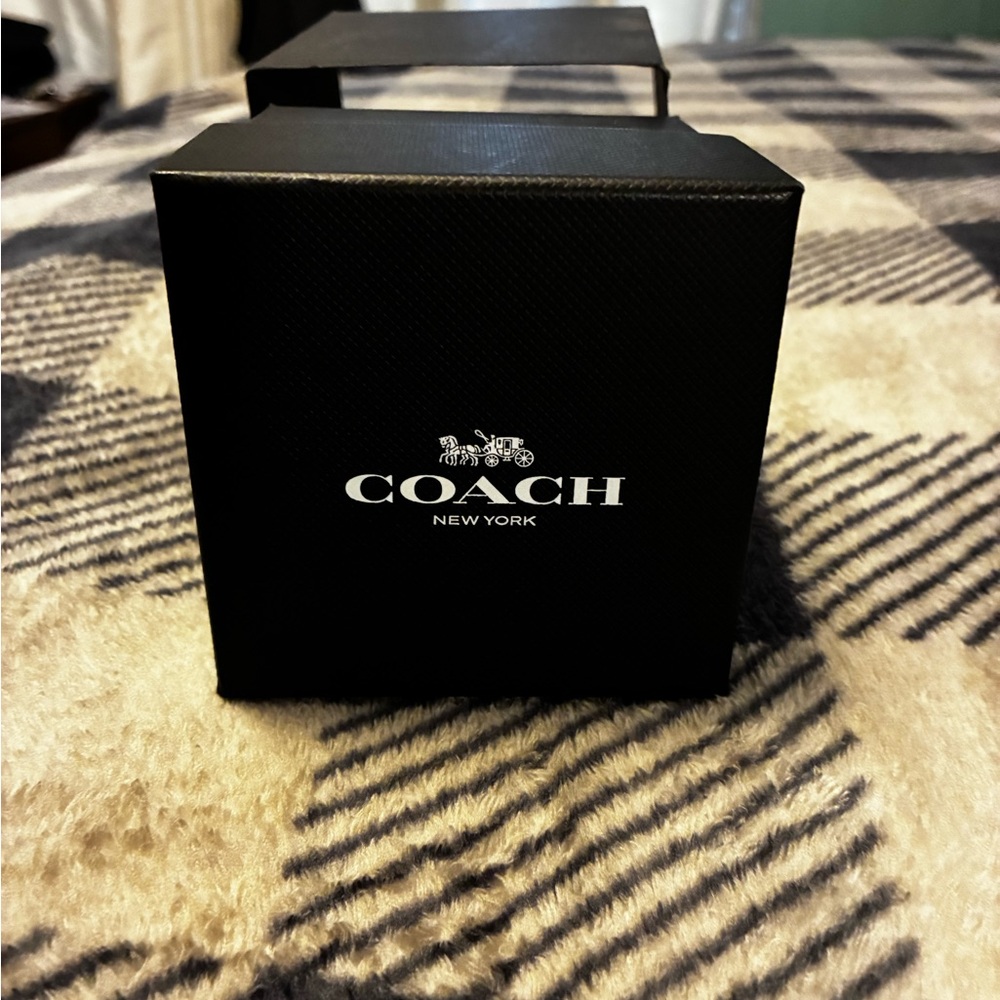 Coach Ladies (Ruby) Black Leather Strap Watch – Classic Logo Dial NIB - Picture 2 of 7
